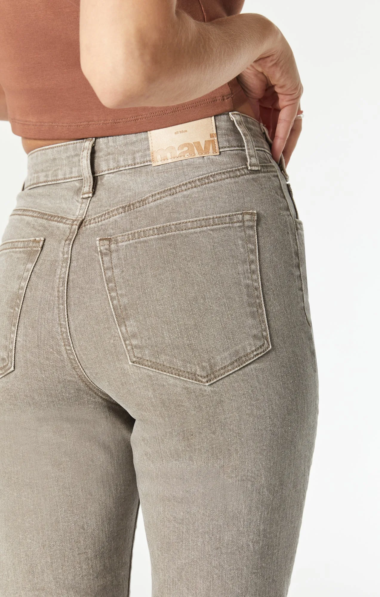 CINDY MOM JEANS IN BROWN NATURAL DYE