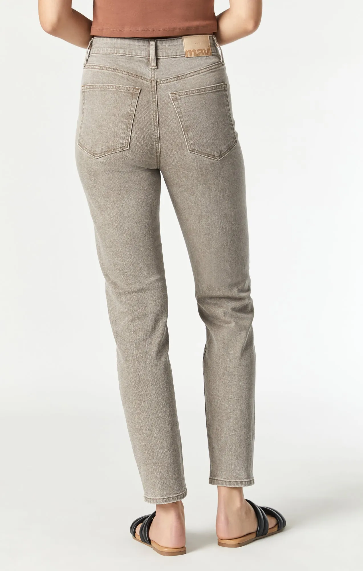 CINDY MOM JEANS IN BROWN NATURAL DYE