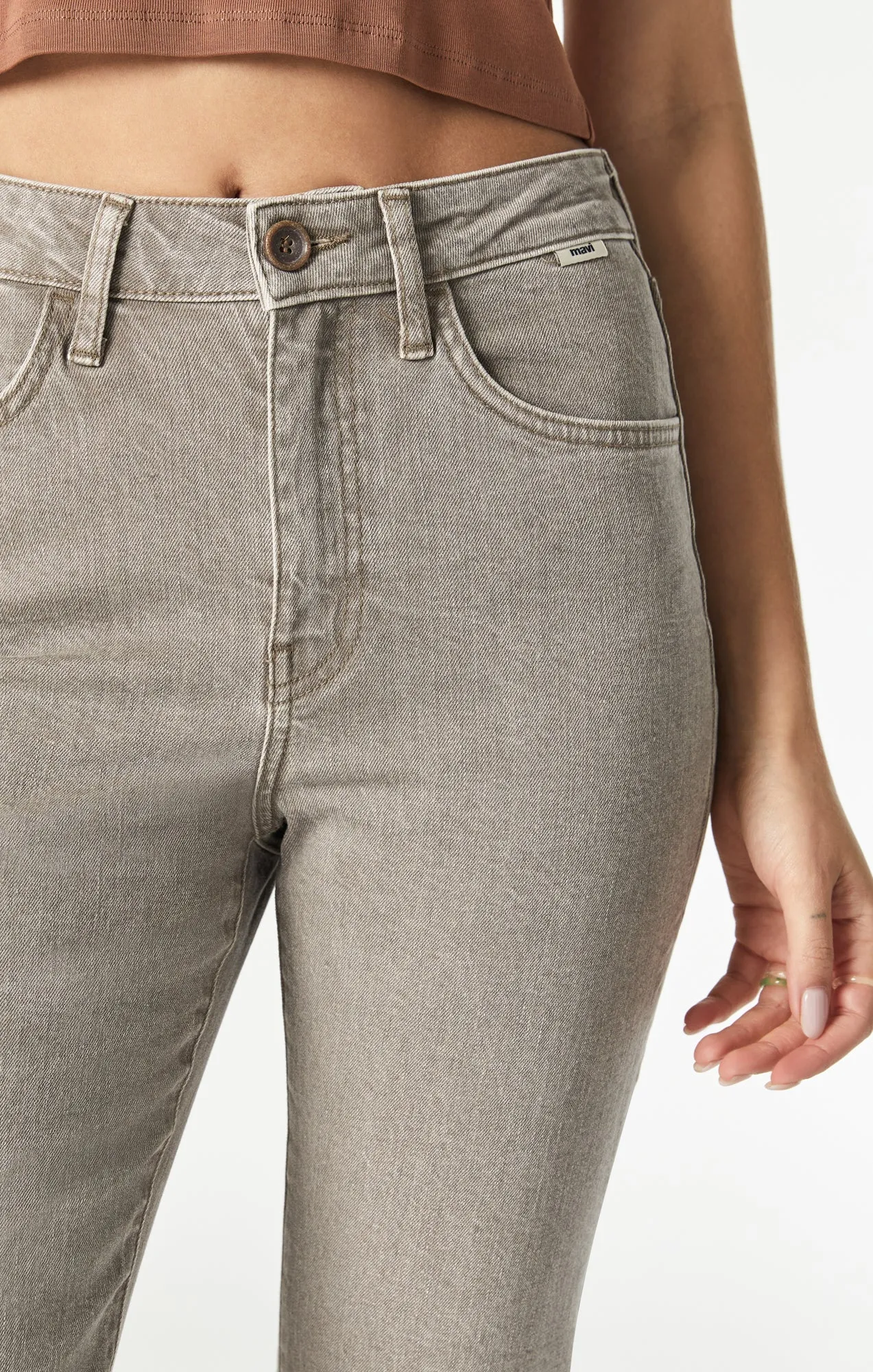 CINDY MOM JEANS IN BROWN NATURAL DYE