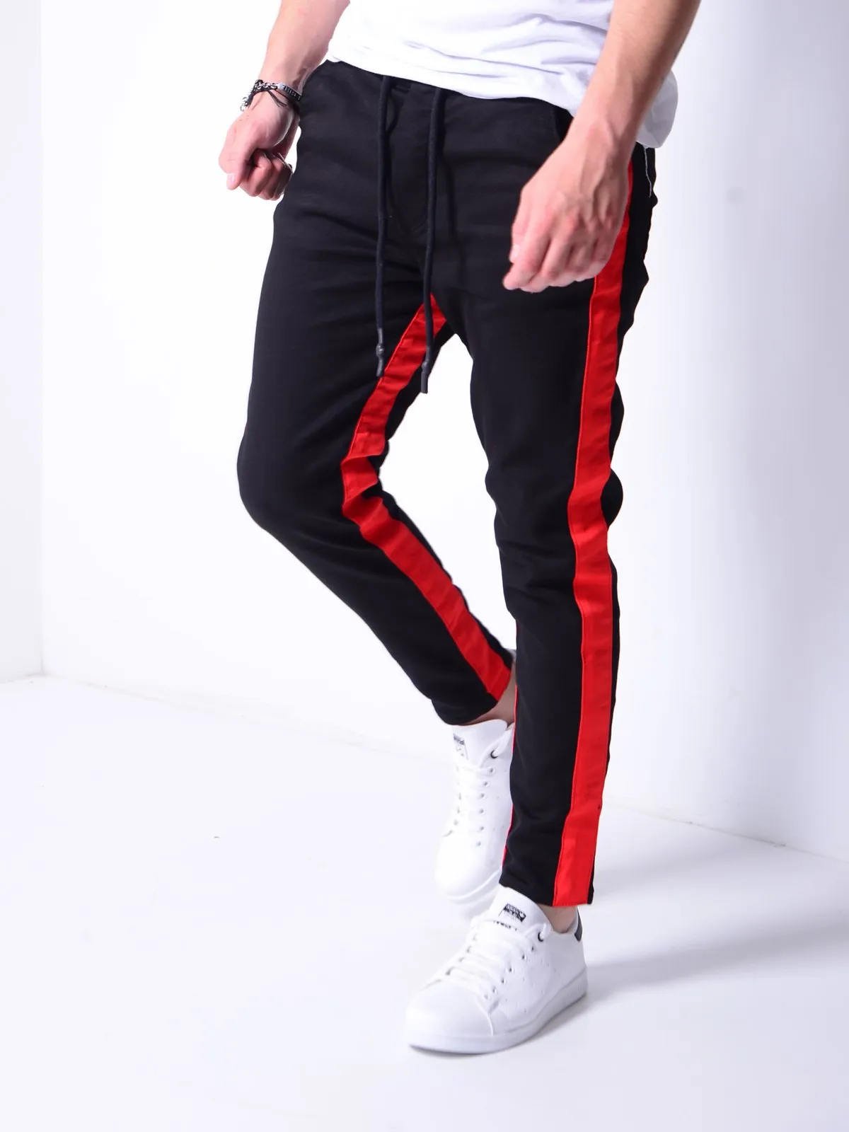 Jogger Jeans Red Side Stripes - Black